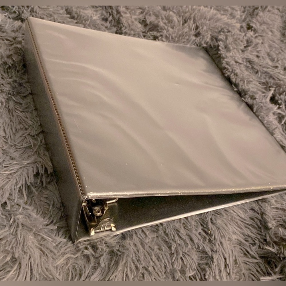 Avery 3” binder, color is black. Good used condition.